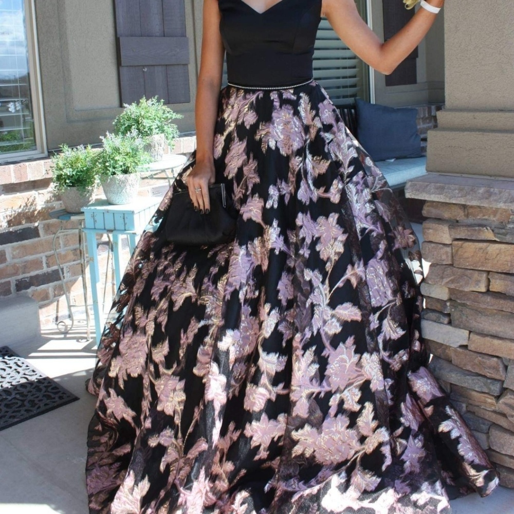 Ypsilon Prom Dress - Picture 6 of 8